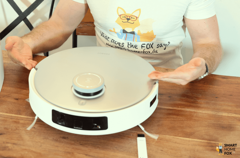 Der ECOVACS DEEBOT T20 OMNI ist von oben zu sehen.